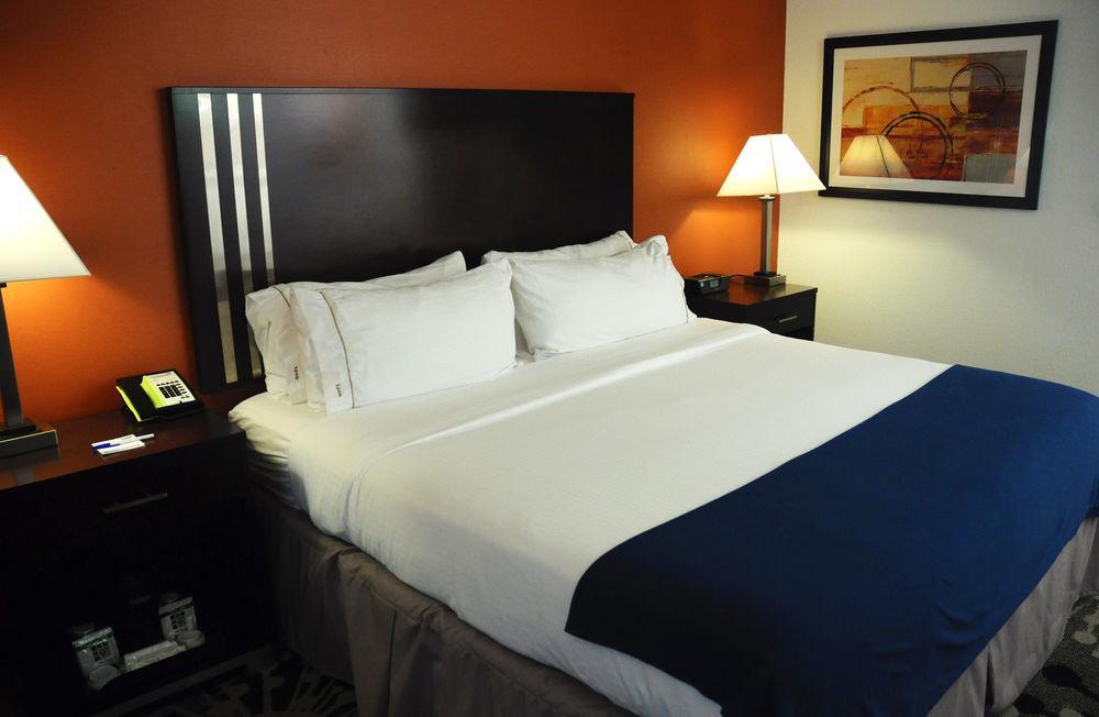 Holiday Inn Express & Suites Greenfield By Ihg Zewnętrze zdjęcie