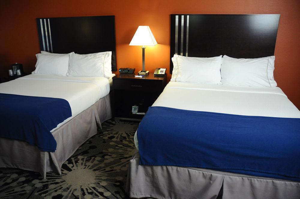 Holiday Inn Express & Suites Greenfield By Ihg Zewnętrze zdjęcie